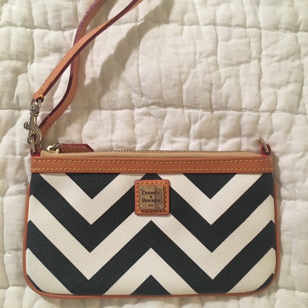 Dooney & Bourke wristlet purse *Never used!